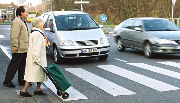 AMZS, mobilnost in seniorji: V AMZS pripravili projekt osveščanja voznikov seniorjev