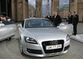 Audi: Odkritje spektakularne skulpture avtomobila in premierna predstavitev novega modela Audi TT Coupé