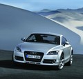 Audi: Odkritje spektakularne skulpture avtomobila in premierna predstavitev novega modela Audi TT Coupé