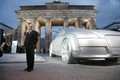 Audi: Odkritje spektakularne skulpture avtomobila in premierna predstavitev novega modela Audi TT Coupé