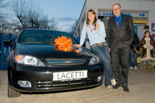 Chevrolet: Sara Isakovič vozi CHEVROLET!
