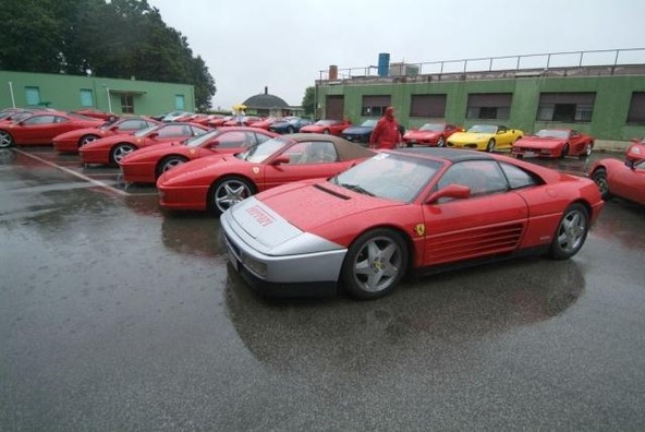 Ferrari: Srečanje za Guinessa - v Latini največje srečanje lastnikov ferrarijev