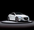 Honda: ASIMO predstavi Evropi novi Honda Insight Hybrid na Ženevskem avtomobilskem salonu