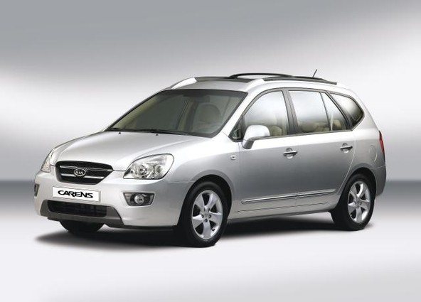 Kia: Prve uradne fotografije novega Carensa