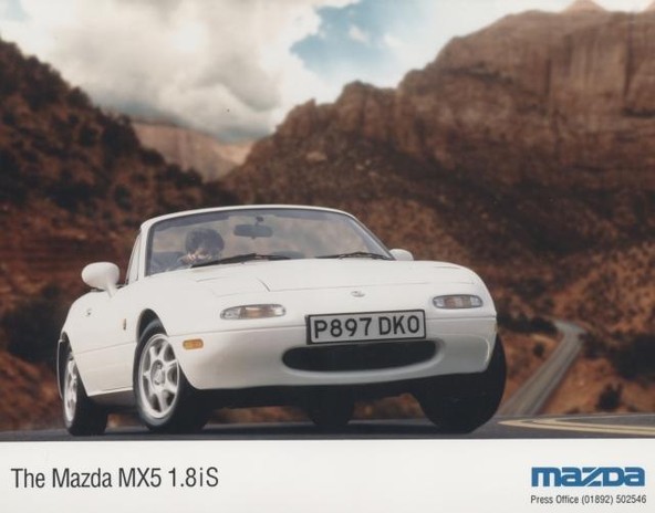 Mazda MX-5: Roadsterska ikona slavi 20. obletnico