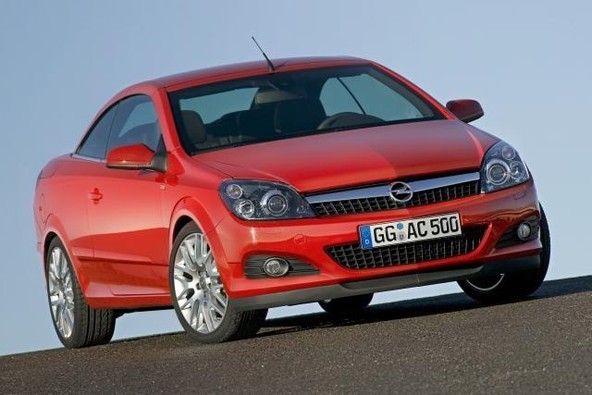 Opel Astra TwinTop: Kupe med kabrioleti