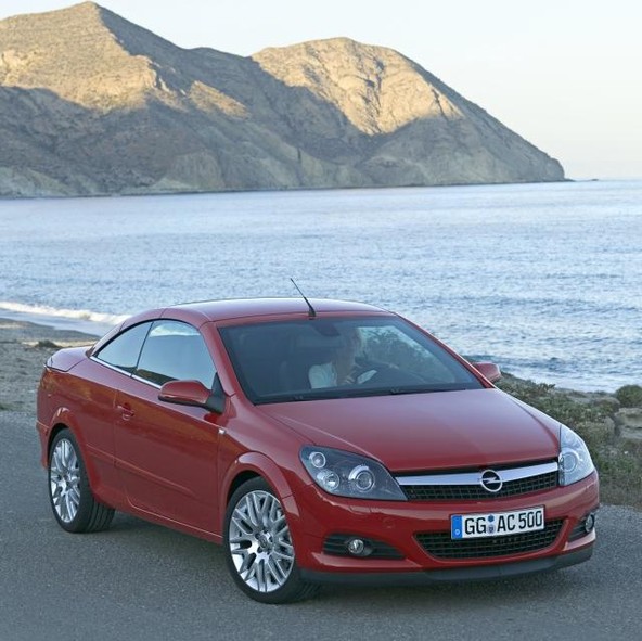 Opel Astra TwinTop: Kupe med kabrioleti