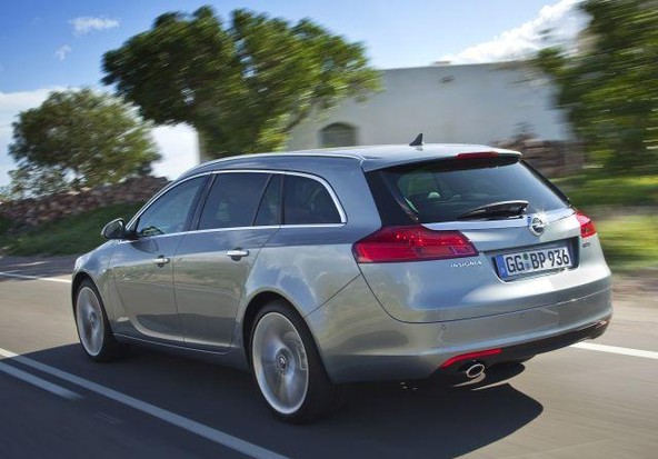 Opel Insignia: Več kot 100,000 naročil za nov Oplov vodilni model