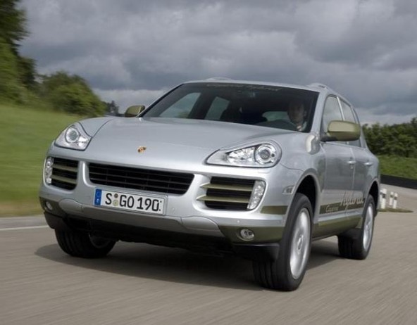 Porsche: Predstavil prototip hibridnega Cayenna