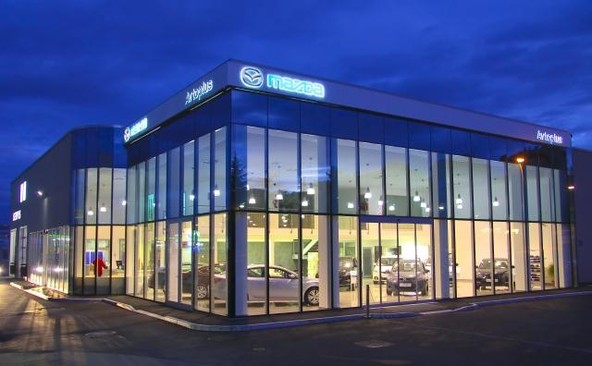 Prodajno servisni center Avtoplus: Nov Mazdin prodajni salon v Kopru