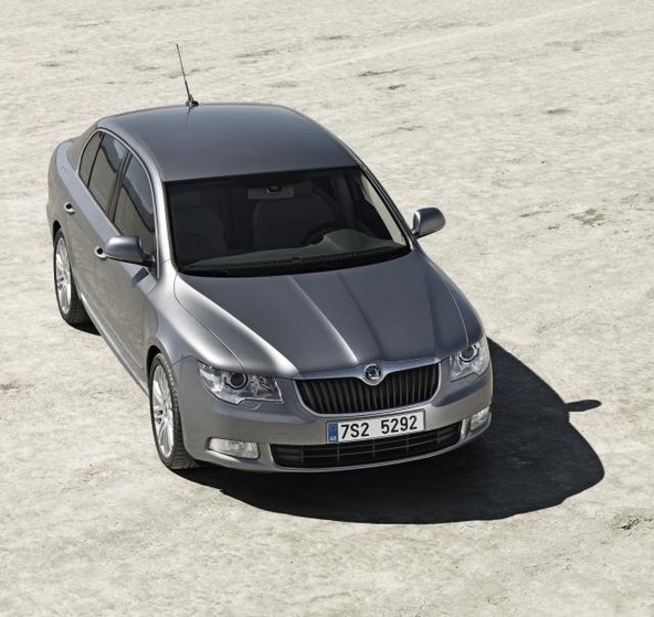 Škoda: Prve uradne fotografije nove Škode Superb