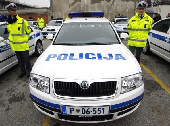 Škoda: Slovesna predaja novih belo-modrih vozil za prometno policijo