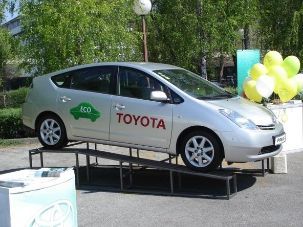 Toyota: Evropska prodaja hibridnih vozil presegla 100.000 enot