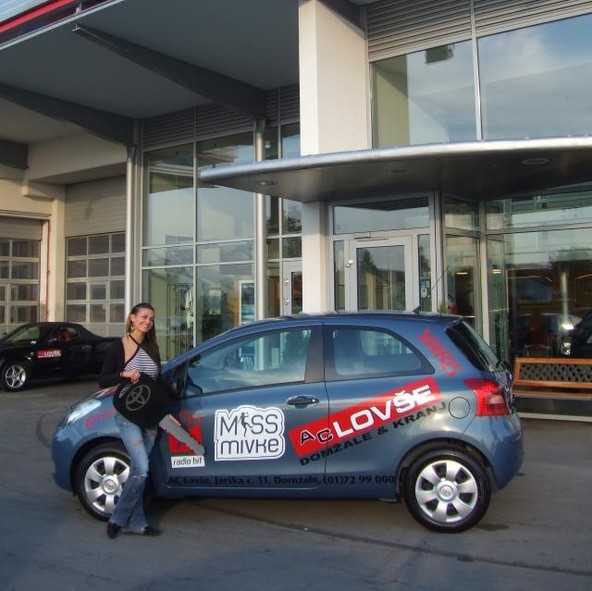 Toyota: MISS MIVKE V NOVI TOYOTI YARIS