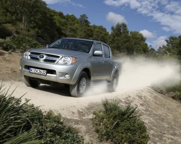 Toyota: Pariški avto salon: še bolj zmogljiva Toyota Hilux