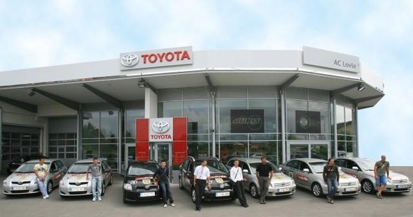 Toyota: Podpis pokroviteljske pogodbe med podjetjem AC Toyota Lovše in nogometnim klubom Domžale
