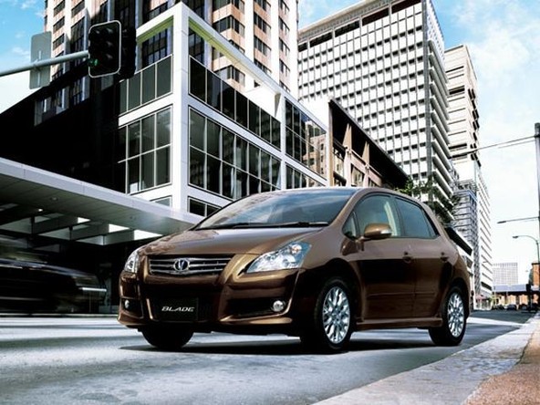 Toyota Blade: Toyotin hatchback najvišjega razreda odpira pot novemu trgu