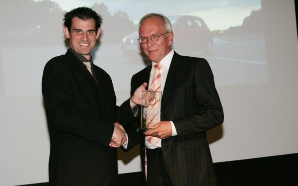 Volkswagen: Dvojno priznanje za dvojni polnilnik – Motor leta 2006 v Golfu GT