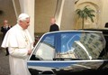Volkswagen: Pischetsrieder predal Phaetona papežu Benediktu XVI.