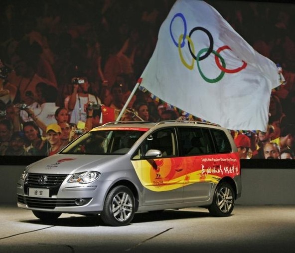 Volkswagen: Predstavil prva vozila za spremstvo olimpijske bakle