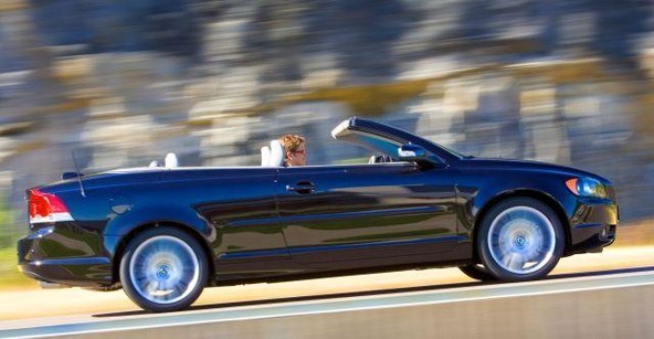 Volvo C70 številka 70,000: Lepotec safirno črne barve je dobil lastnika