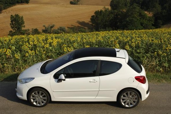 mednarodna predstavitev: Peugeot 207 THP