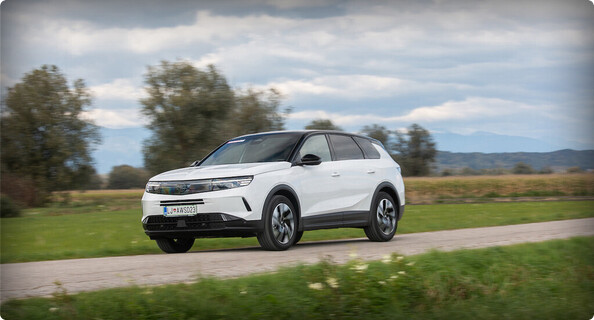 Če apetiti niso preveliki … Opel grandland 1.2 turbo hibrid 48V GS