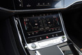 Audi A8 55 TFSI quattro: S kravato in supergami