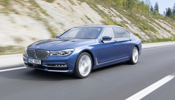 BMW M760Li xdrive: Prvi razred