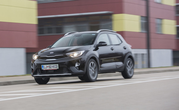 KIA stonic 1.4 MPI EX motion: Manj križanja, več dinamike