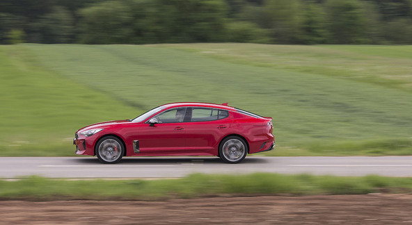 KIA stinger 3.3 T-GDI AWD GT: Balistična eleganca