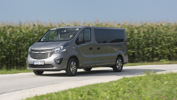 Opel vivaro tourer 1,6 CDTi L2H1: Njegov posel je družina