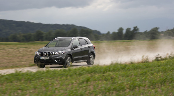 Suzuki SX4 S-cross 1,4 boosterjet allgrip hybrid: Anonimnež z vsebino