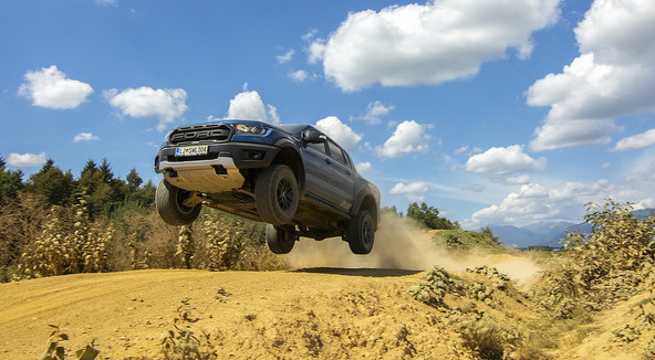 Ford ranger 2.0 TDCi 4x4 raptor: Zlobni dvojček
