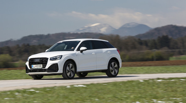 Audi Q2 35 TFSI S line: Preprosto premijski