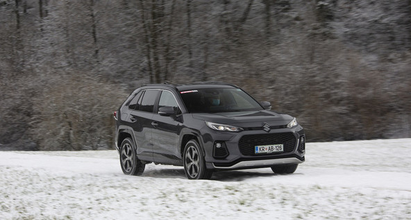 Suzuki across 2.5 L PHEV AWD: Nadobudni posvojenec