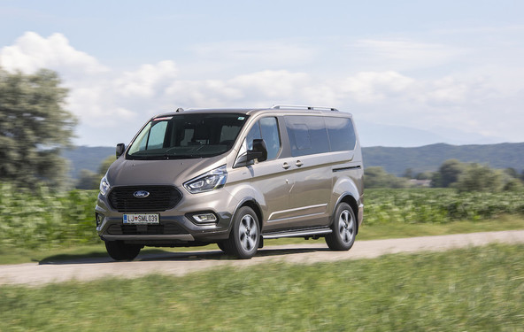 Ford tourneo custom 2.0 TDCi A6 active: Ko prostora zlepa ne zmanjka