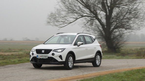 SEAT arona 1.0 TSI DSG style: Skoraj popolna