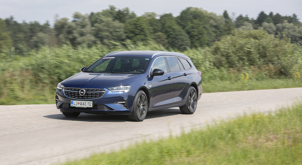 Opel insignia sports tourer 2.0 dizel AT ultimate: Gremo na potovanje