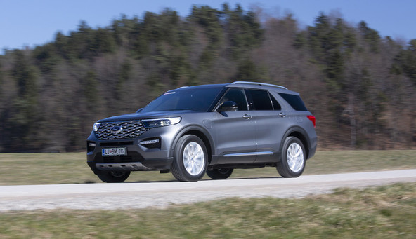 Ford explorer 3.0 ecoboost plug-in-hybrid platinum: Velik, večji, največji