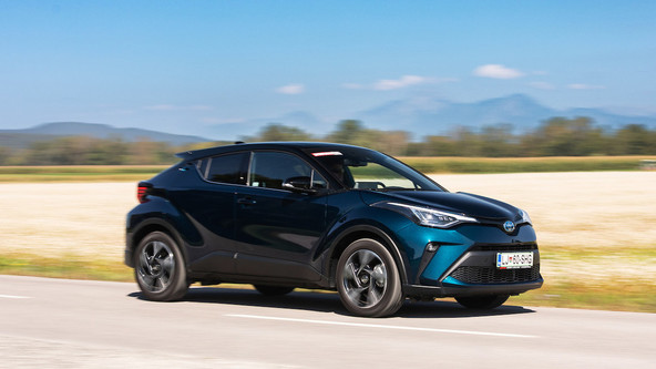 Toyota C-HR 2.0 HEV c-lub: Privlačnost zrelih let