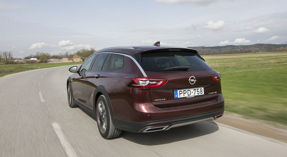 Opel insignia country tourer 2,0 CDTi BiTurbo: Insignia na kvadrat