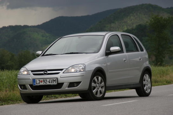 Opel corsa 1,2 twinport silverline: Mestni avanturist