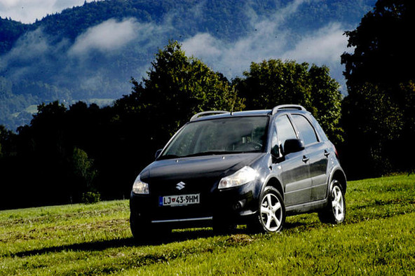 Suzuki SX4 1,6 deluxe 4x4: Urban ali športno pustolovski?