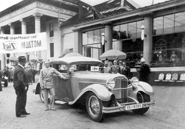 Fritz von Opel v družbi kupe različice modela regent