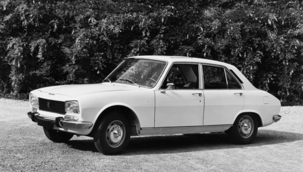 'Francoski mercedes': 50 let zimzelenega peugeota 504