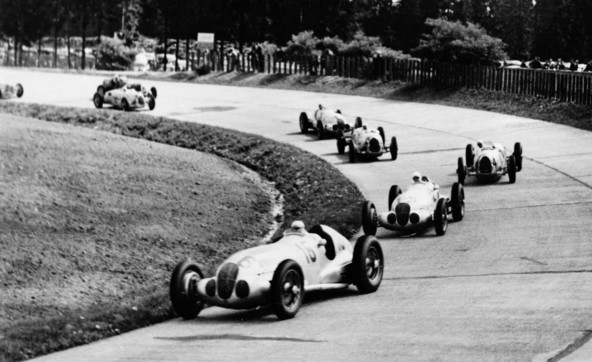 Mercedes-Benz W125 na dirkališču Nürburgring leta 1937.