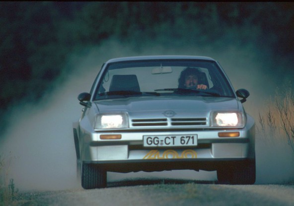 Opel manta 400: 30 let legendarne dirkalne mante