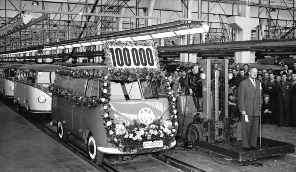 Jubilej iz leta 1954, skrajno desno je Heinrich Nordhoff