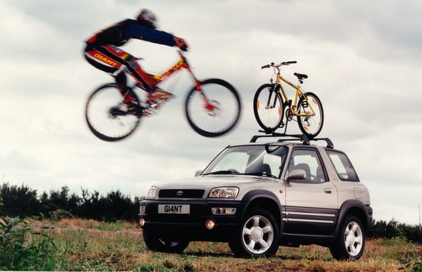 Toyota: RAV4 praznuje 20. obletnico obstoja